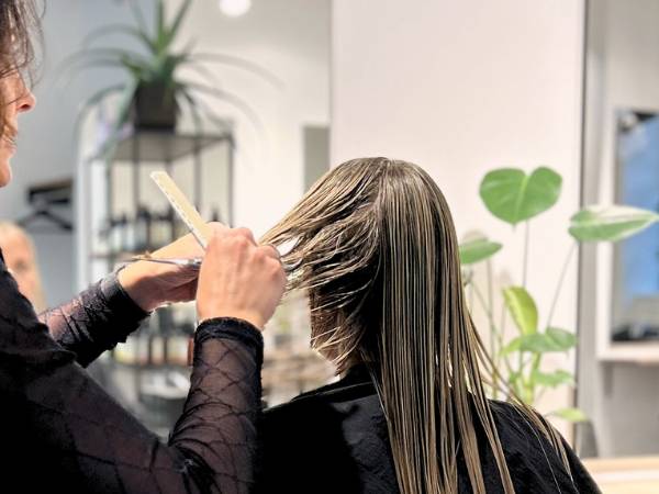 Bestil tid til forkælelse hos din frisør i Odense C